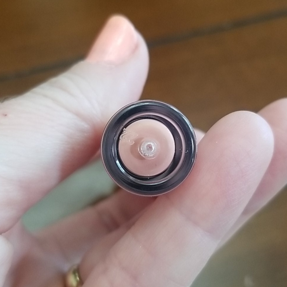 🙂 REVOLUTION LIPSTICK - Picture 5 of 6